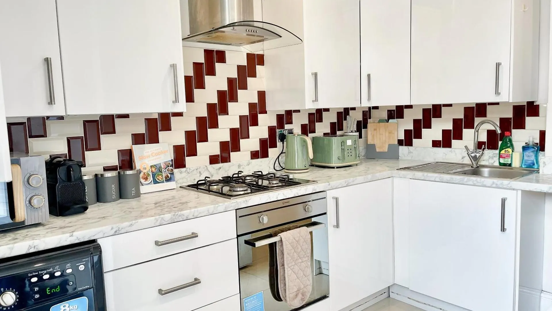 Ilford 3-Bedroom Home With Garden & Free Parking Near Barking Apartment Barking (Greater London)