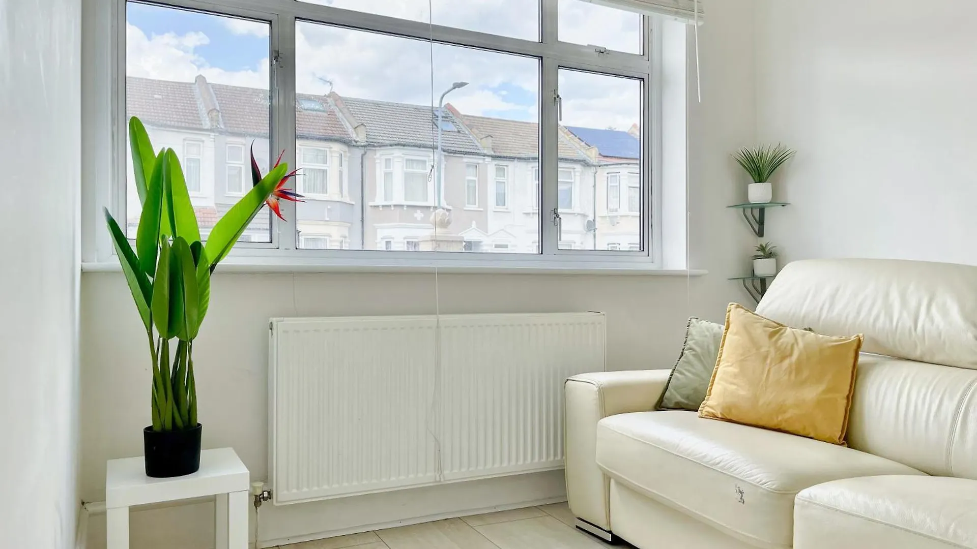 Apartment Ilford 3-Bedroom Home With Garden & Free Parking Near Barking United Kingdom