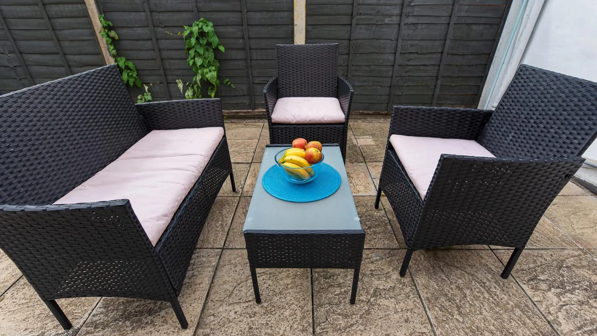 Apartment Ilford 3-Bedroom Home With Garden & Free Parking Near Barking