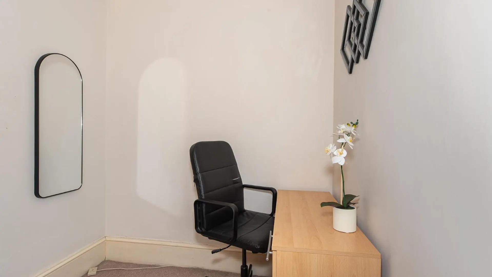 Ilford 3-Bedroom Home With Garden & Free Parking Near Barking United Kingdom