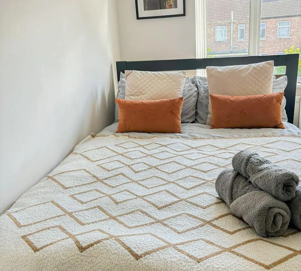 Ilford 3-Bedroom Home With Garden & Free Parking Near Barking Apartment Barking (Greater London)