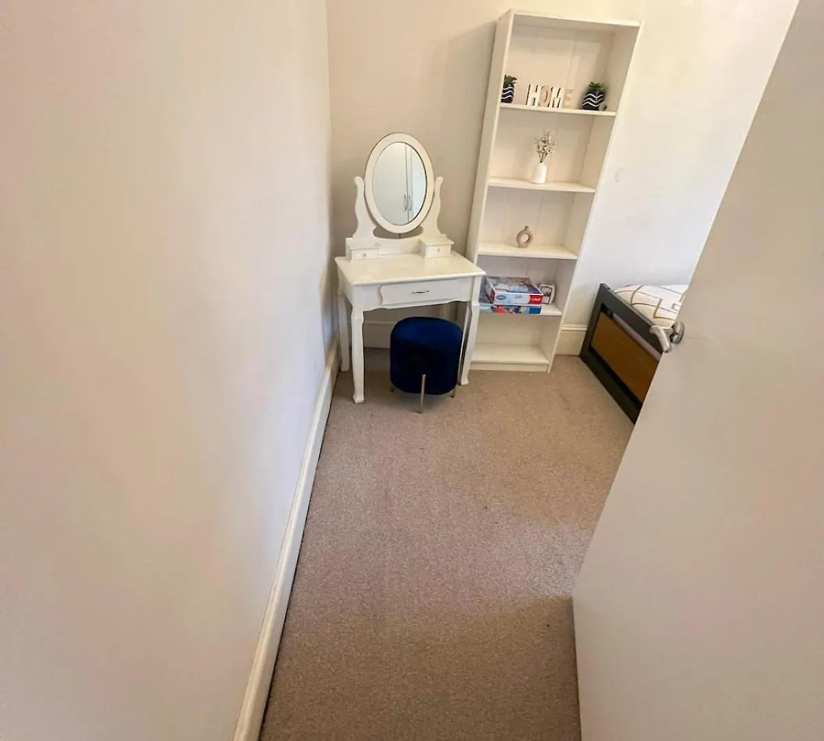 Ilford 3-Bedroom Home With Garden & Free Parking Near Barking Barking (Greater London)