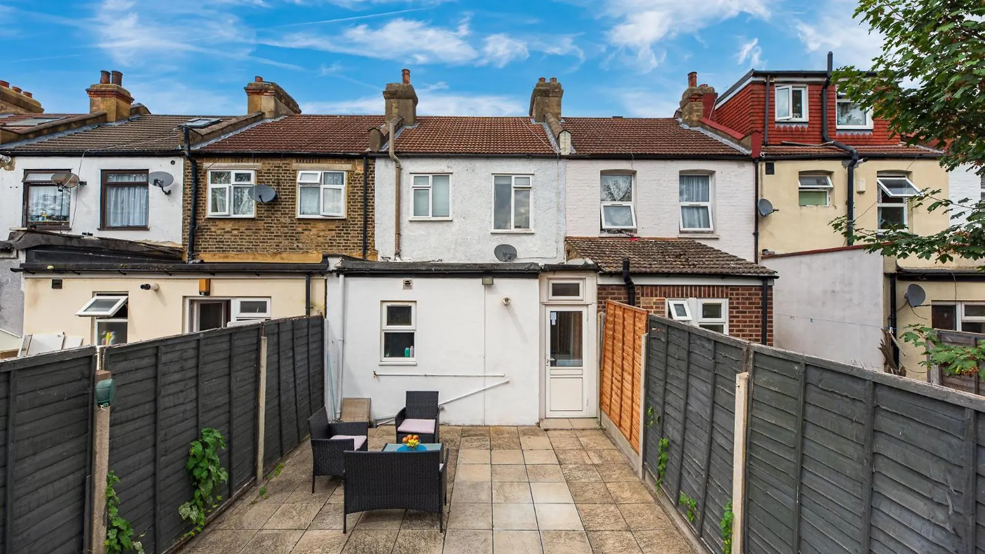 Ilford 3-Bedroom Home With Garden & Free Parking Near Barking Apartment Barking (Greater London)