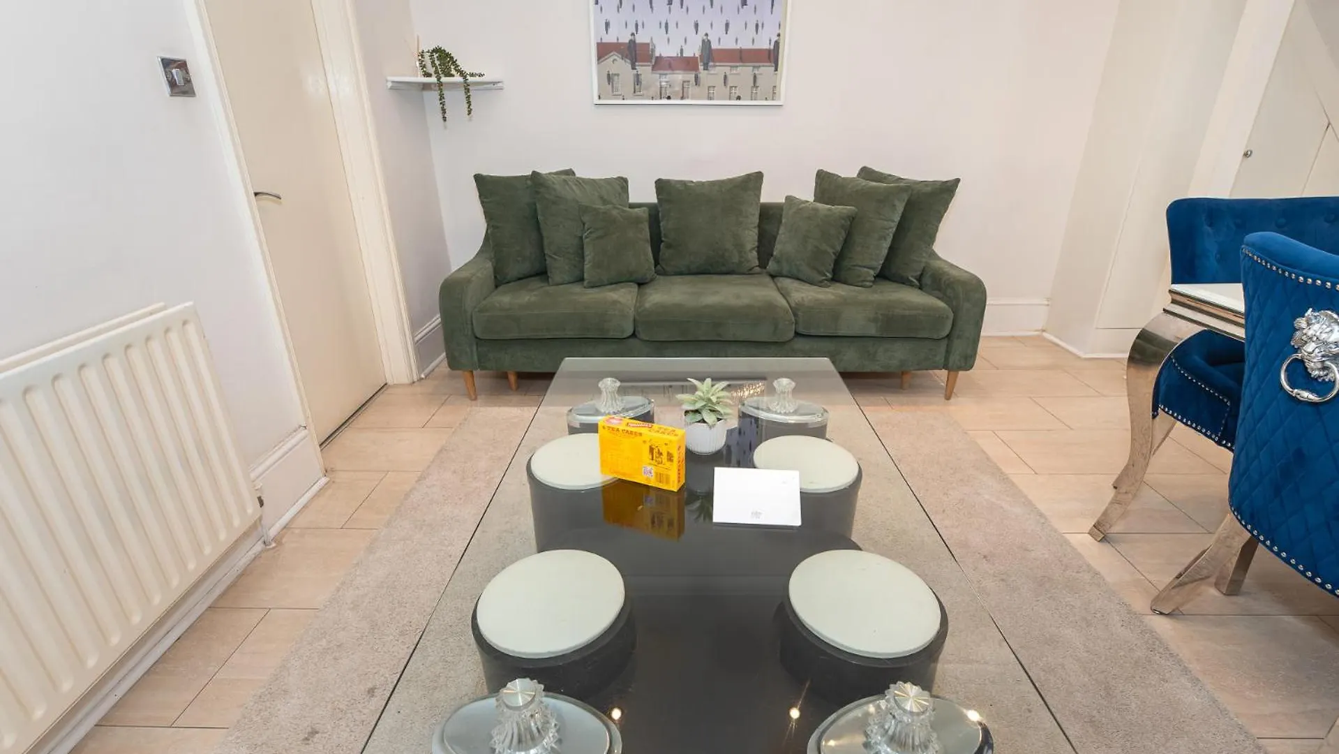 Ilford 3-Bedroom Home With Garden & Free Parking Near Barking Apartment
