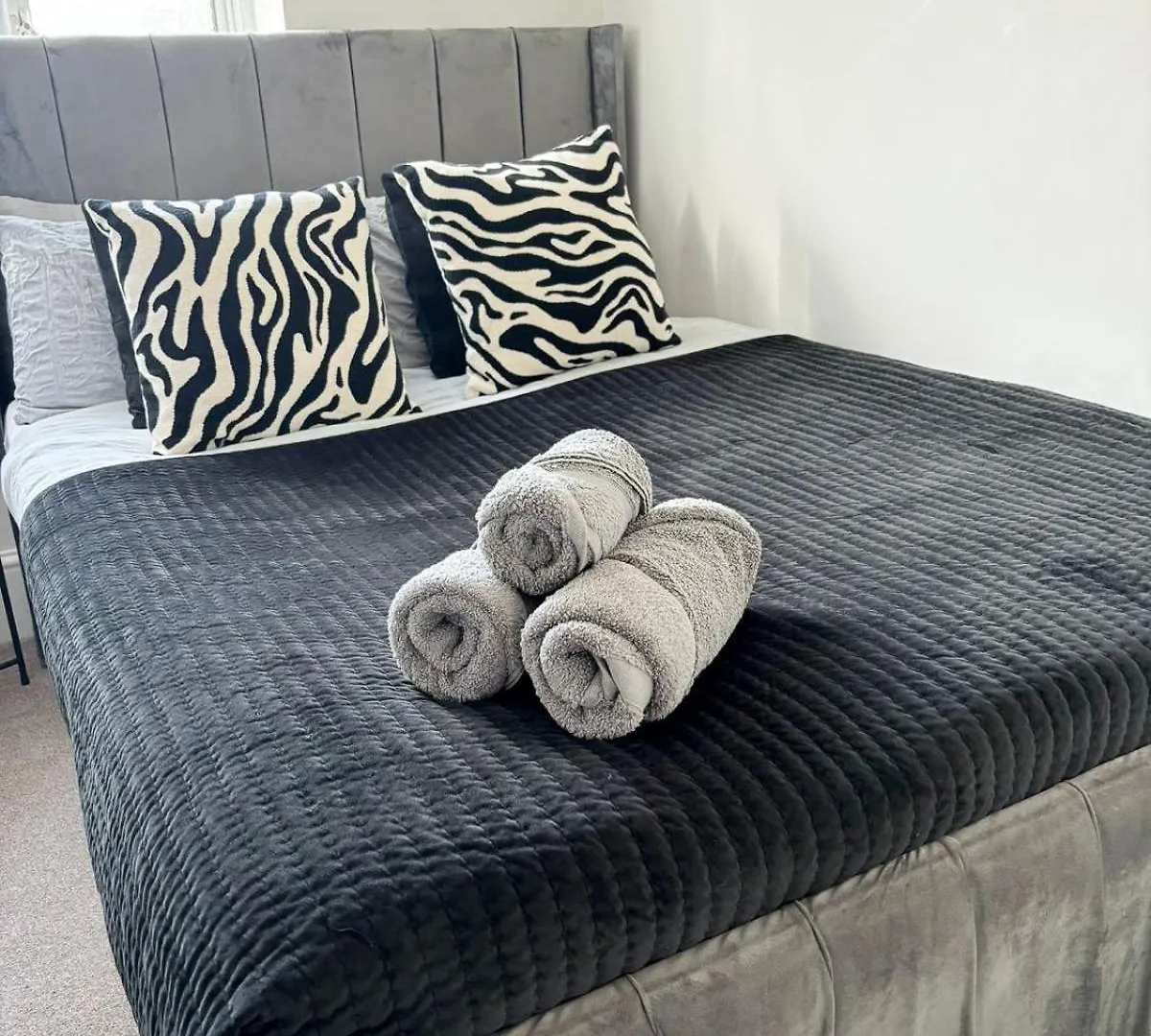 Apartment Ilford 3-Bedroom Home With Garden & Free Parking Near Barking