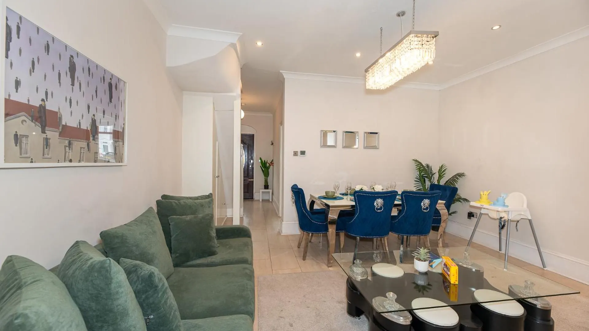 Ilford 3-Bedroom Home With Garden & Free Parking Near Barking Apartment