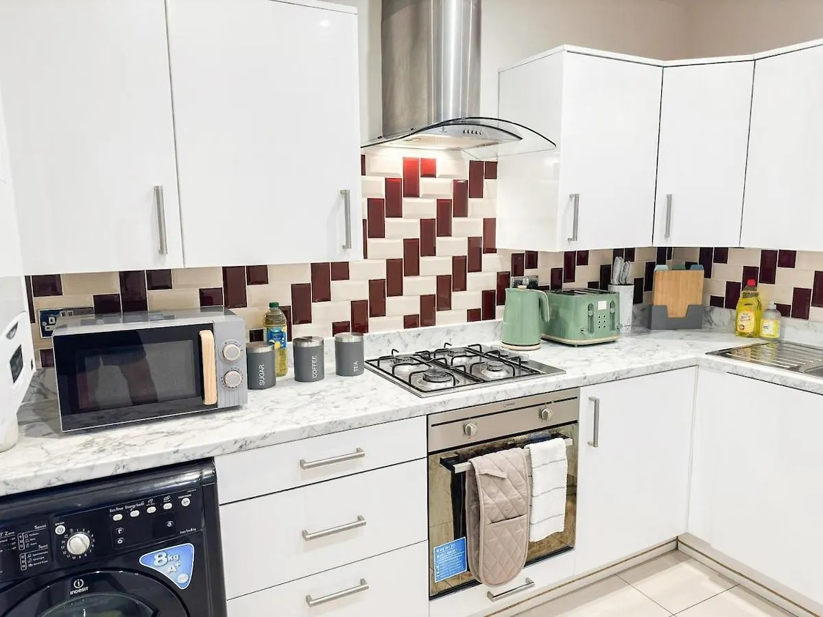 Apartment Ilford 3-Bedroom Home With Garden & Free Parking Near Barking United Kingdom